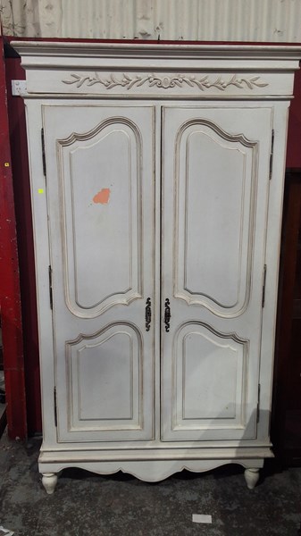 Lot 222 - LINEN CUPBOARD