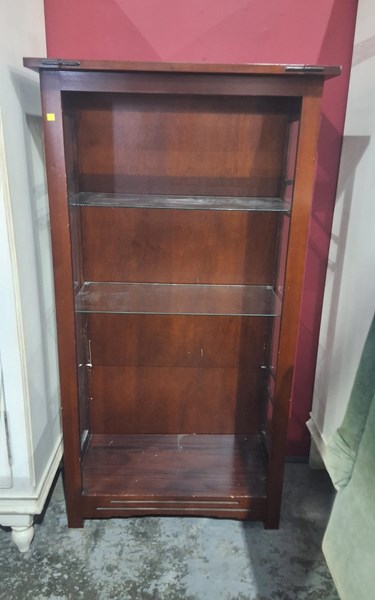 Lot 220 - DISPLAY SHELF