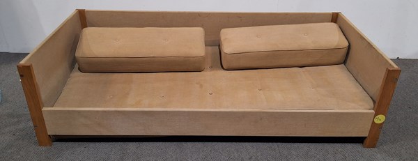 Lot 372 - DAY BED