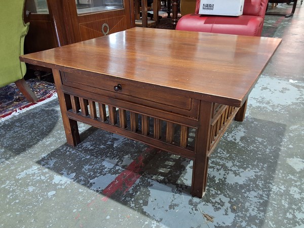 Lot 168 - COFFEE TABLE