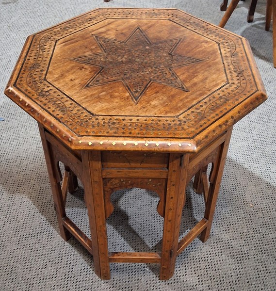 Lot 382 - SIDE TABLE