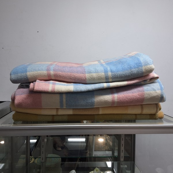Lot 1460 - BLANKETS