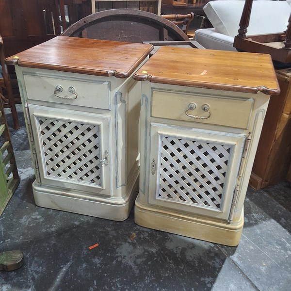 Lot 236 - BEDSIDES