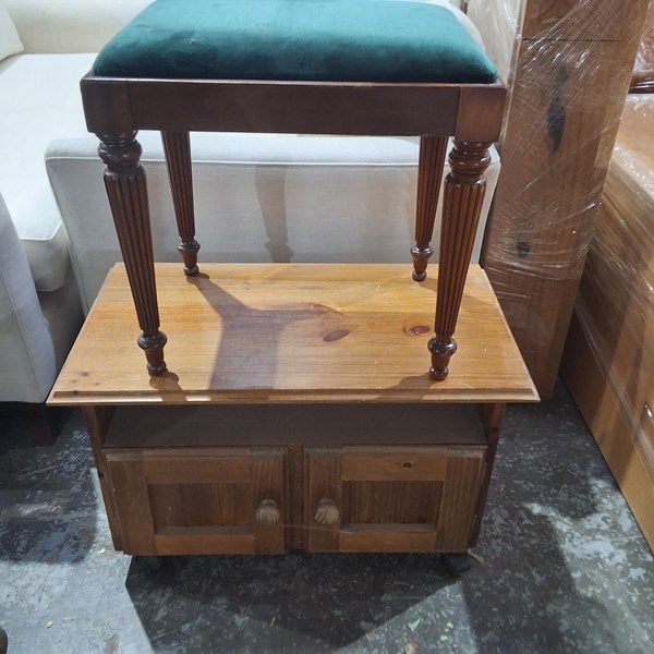 Lot 109 - FURNITURE LOT