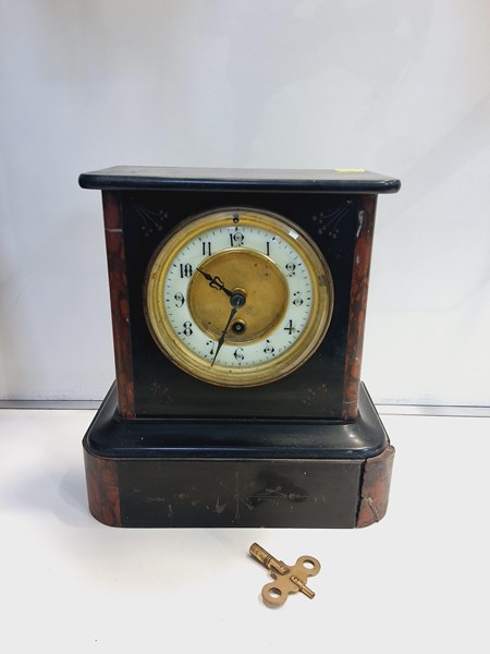 Lot 1260 - MANTEL CLOCK