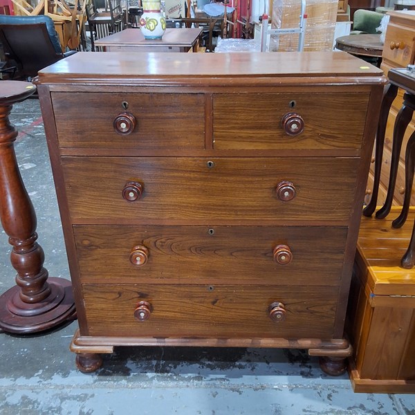 Lot 157 - CHEST OF DRAWERS