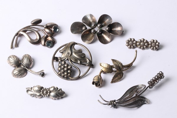 Lot 1073 - SILVER BROOCHES