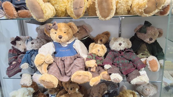 Lot 1401 - TEDDY BEARS