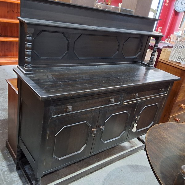 Lot 152 - SIDEBOARD