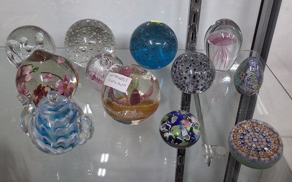 Lot 1443 - PAPERWEIGHTS