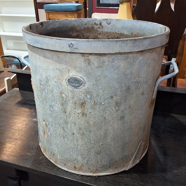 Lot 142 - GALVANISED POT