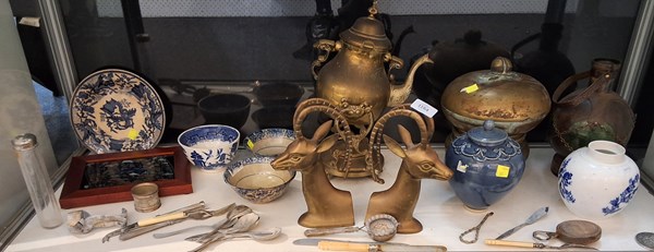 Lot 1164 - CERAMICS AND METALWARE