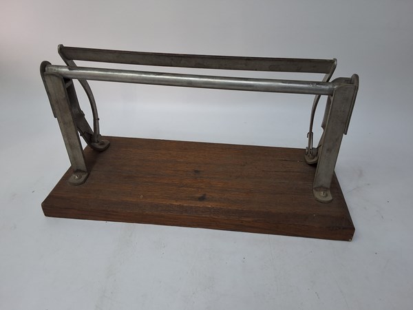 Lot 1295 - PAPER DISPENSER