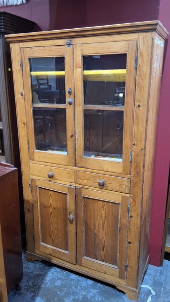 Lot 101 - KITCHEN DRESSER