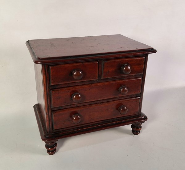 Lot 1321 - APPRENTICE CHEST