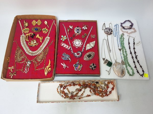 Lot 1346 - JEWELLERY