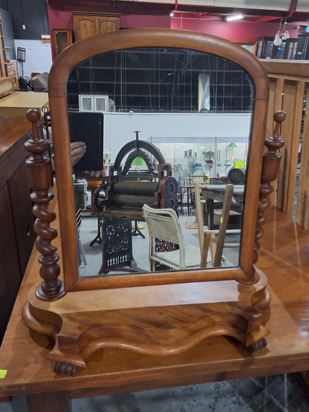 Lot 132 - TABLE TOP DRESSING MIRROR