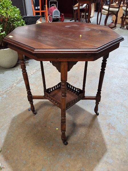 Lot 268 - OCCASIONAL TABLE