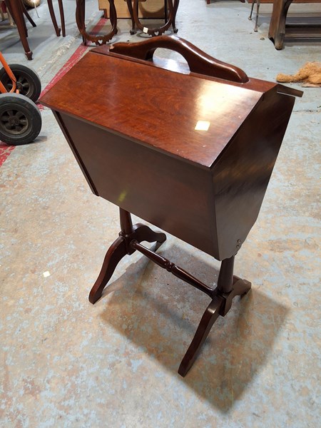 Lot 264 - SEWING CADDY