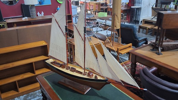 Lot 36 - MODEL SHIP