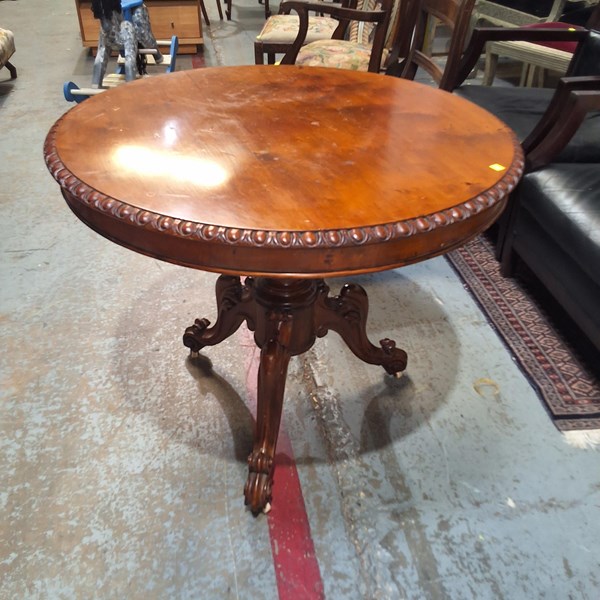 Lot 504 - OCCASIONAL TABLE