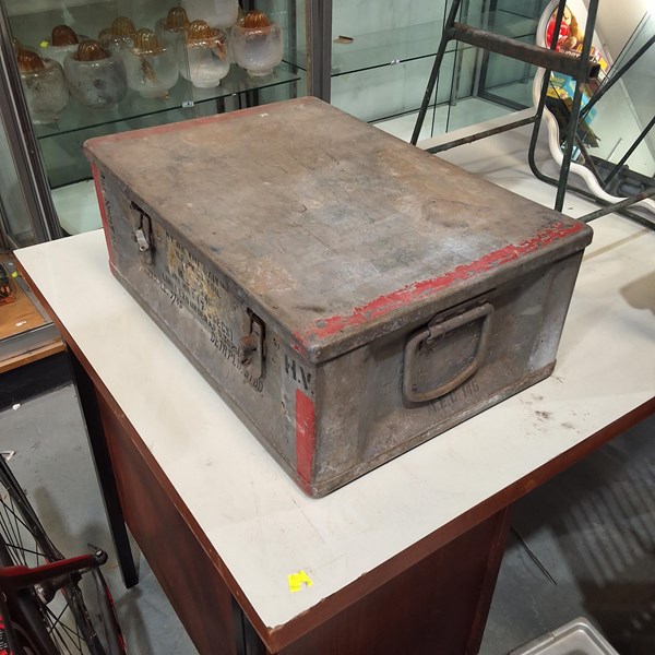 Lot 394 - AMMO BOX