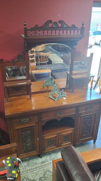 Lot 72 - SIDEBOARD