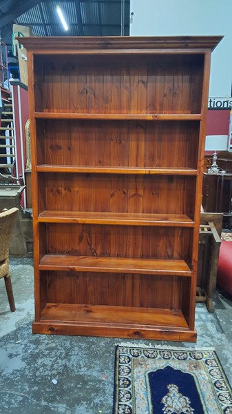 Lot 81 - BOOKSHELF