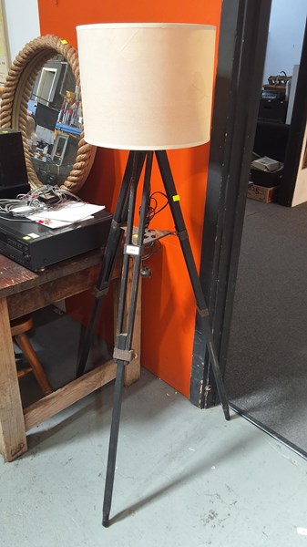 Lot 410 - STANDARD LAMP