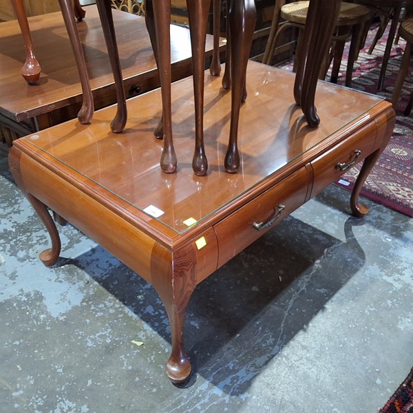 Lot 166 - COFFEE TABLE