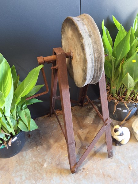 Lot 505 - GRINDING WHEEL
