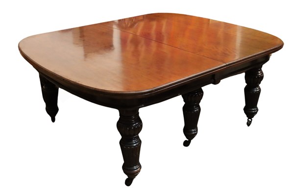 Lot 38 - DINING TABLE