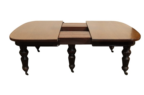 Lot 46 - DINING TABLE