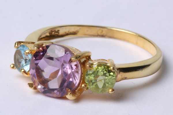 Lot 1020 - GEMSTONE RING