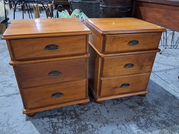 Lot 167 - BEDSIDE CABINETS