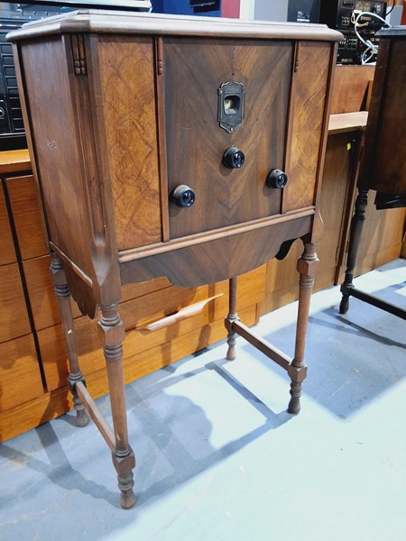 Lot 220 - CABINET RADIO