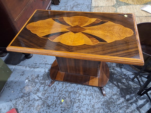 Lot 193 - ART DECO OCCASIONAL TABLE