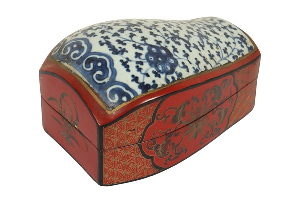 Lot 51 - CHINESE TRINKET BOX