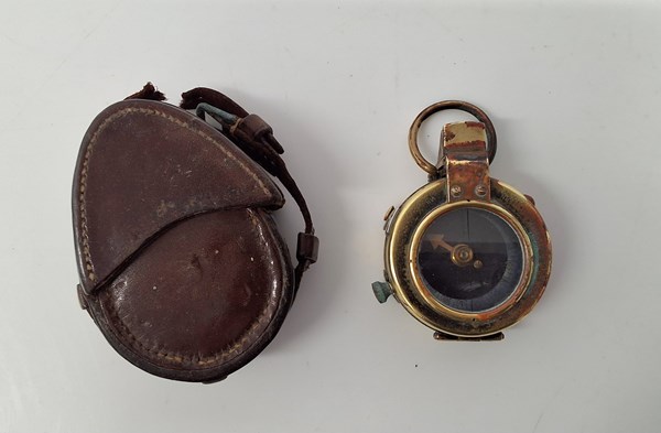 Lot 1289 - MILITARY COMPASS