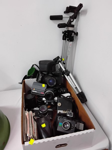 Lot 1514 - ASSORTED CAMERAS & ACCESSORIES