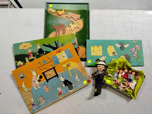 Lot 1426 - VINTAGE PUZZLES & DOLLS