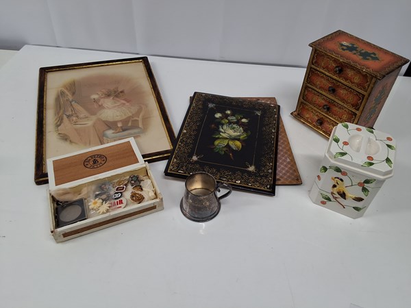 Lot 1532 - DECORATIVE LOT