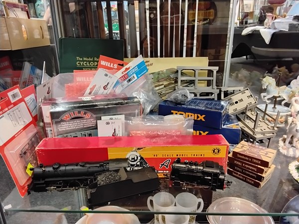 Lot 1446 - MODEL TRAIN LOT