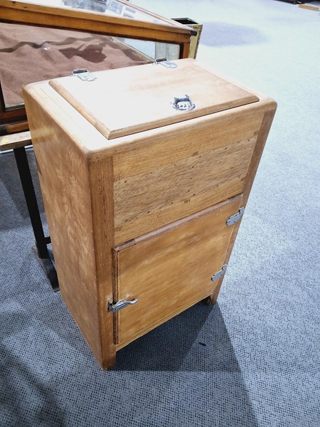 Lot 315 - ICE CHEST