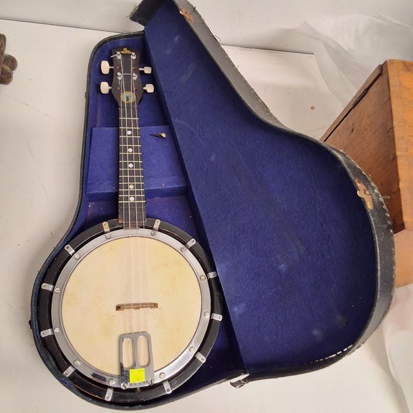 Lot 1420 - BANJO MANDOLIN