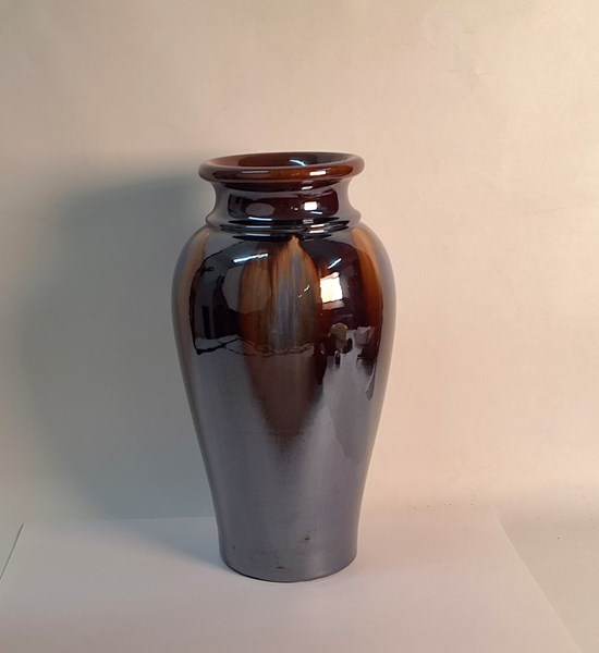 Lot 1324 - POTTERY VASE