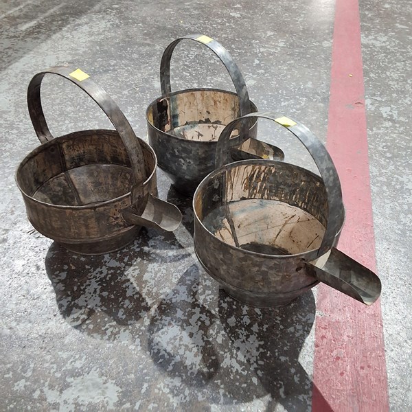 Lot 289 - WATERING CANS