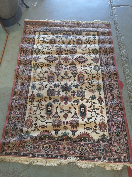 Lot 261 - FLOOR RUG