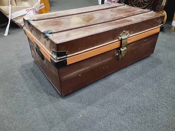 Lot 199 - TRAVEL TRUNK