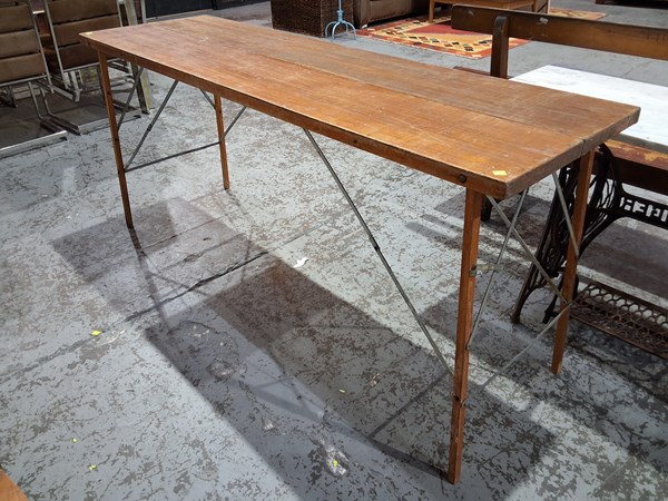 Lot 381 - FOLD UP TABLE